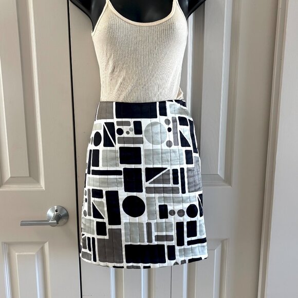 Poleci Geometric Quilted A-Line Skirt – Modern Retro Statement Piece. 2 - Picture 2 of 9